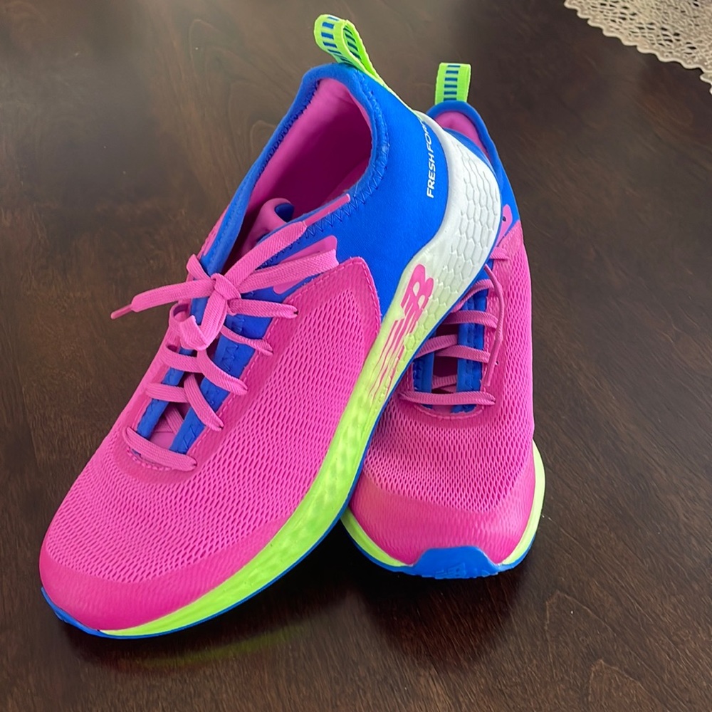 New balance girls size 5. Like new!